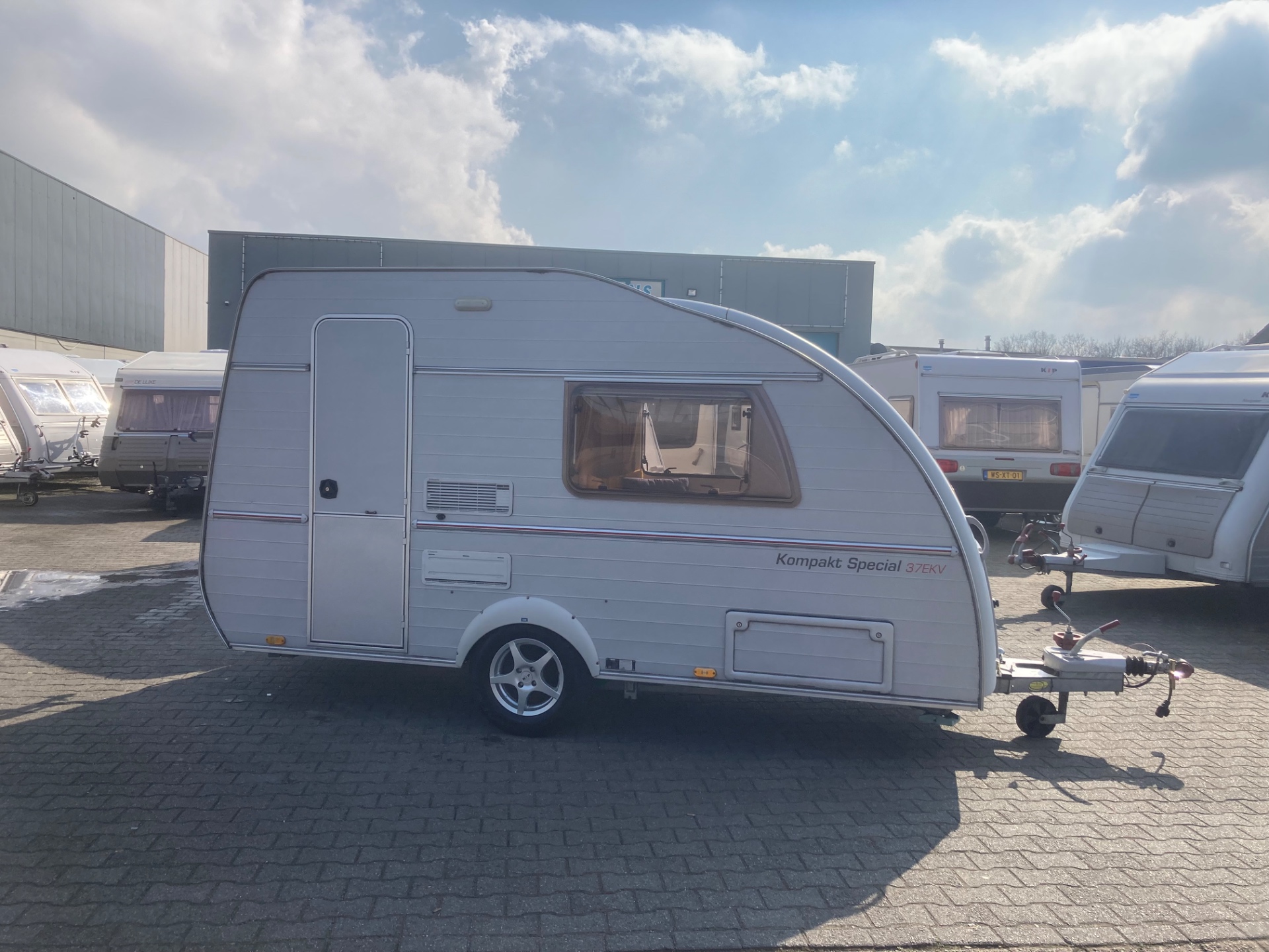 Kip Kompakt 37EK  2004 met gratis gebruikte winterhoes