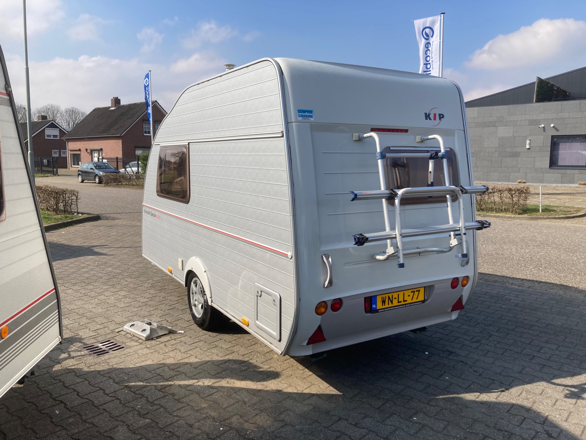 Kip Kompakt 37EK  2004 met gratis gebruikte winterhoes