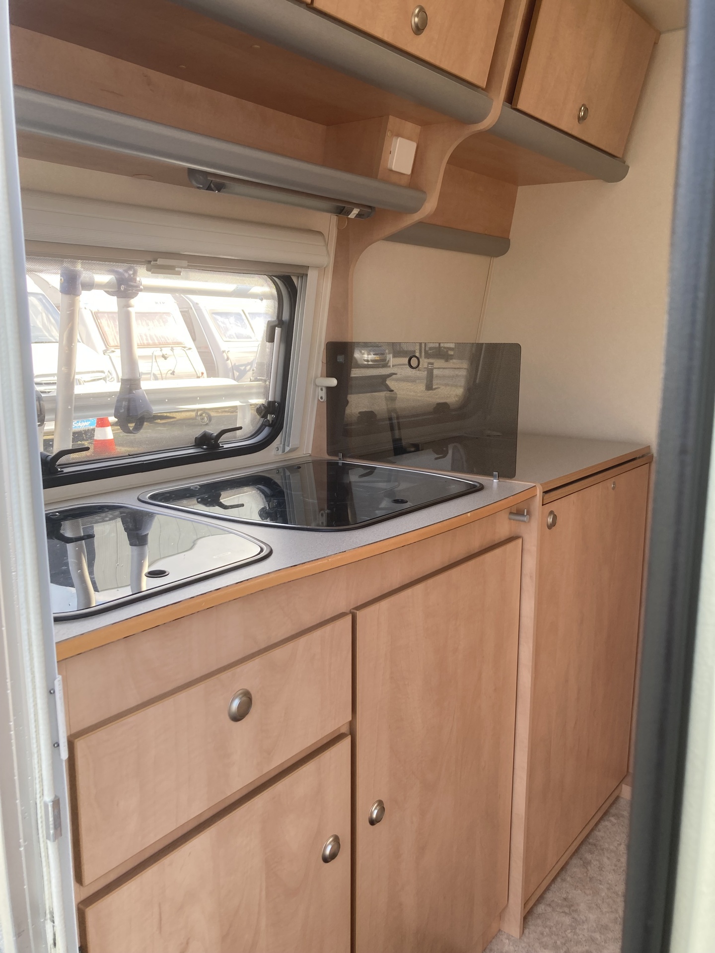 Kip Kompakt 37EK  2004 met gratis gebruikte winterhoes