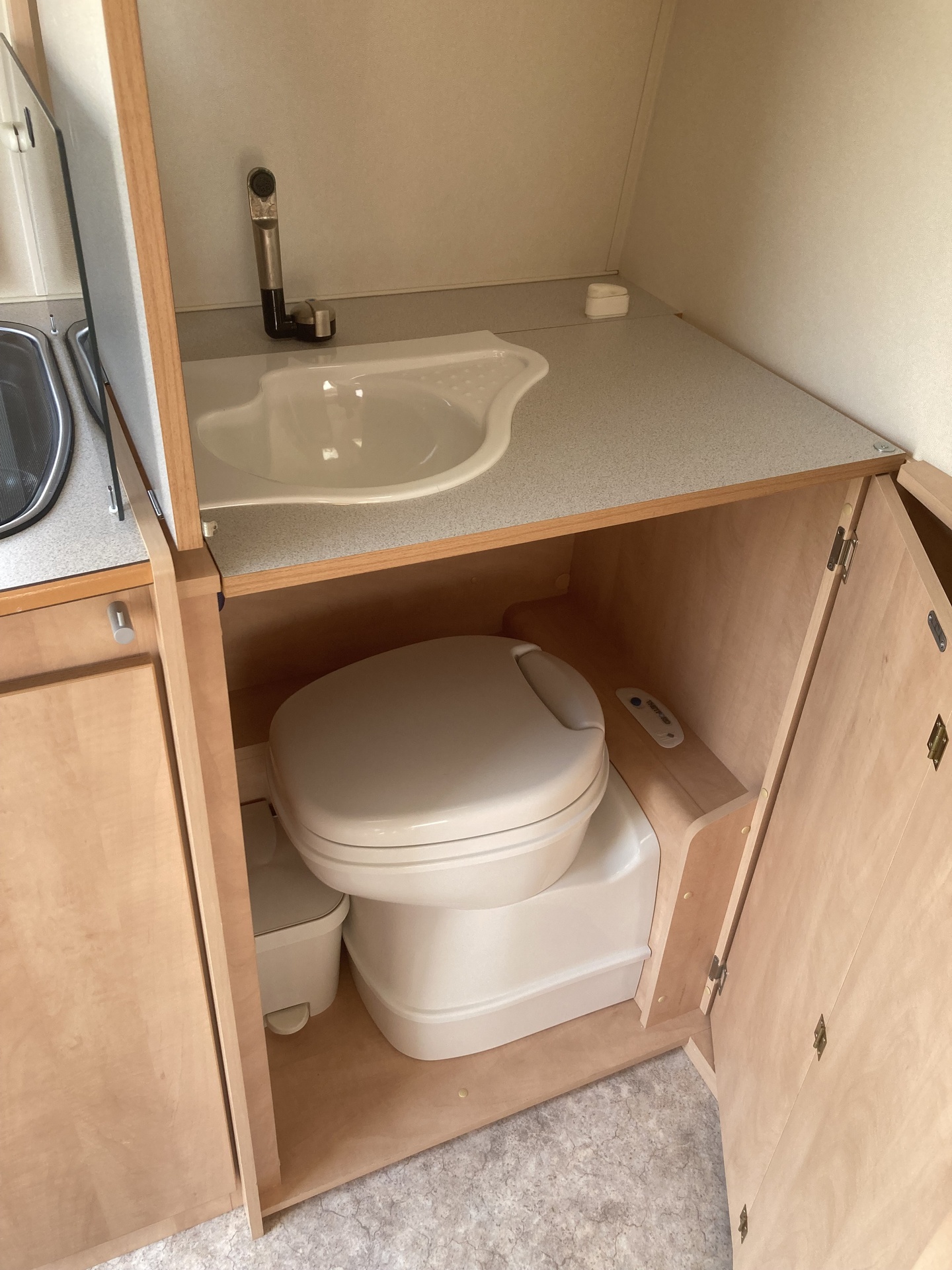 Kip Kompakt 37EK  2004 met gratis gebruikte winterhoes