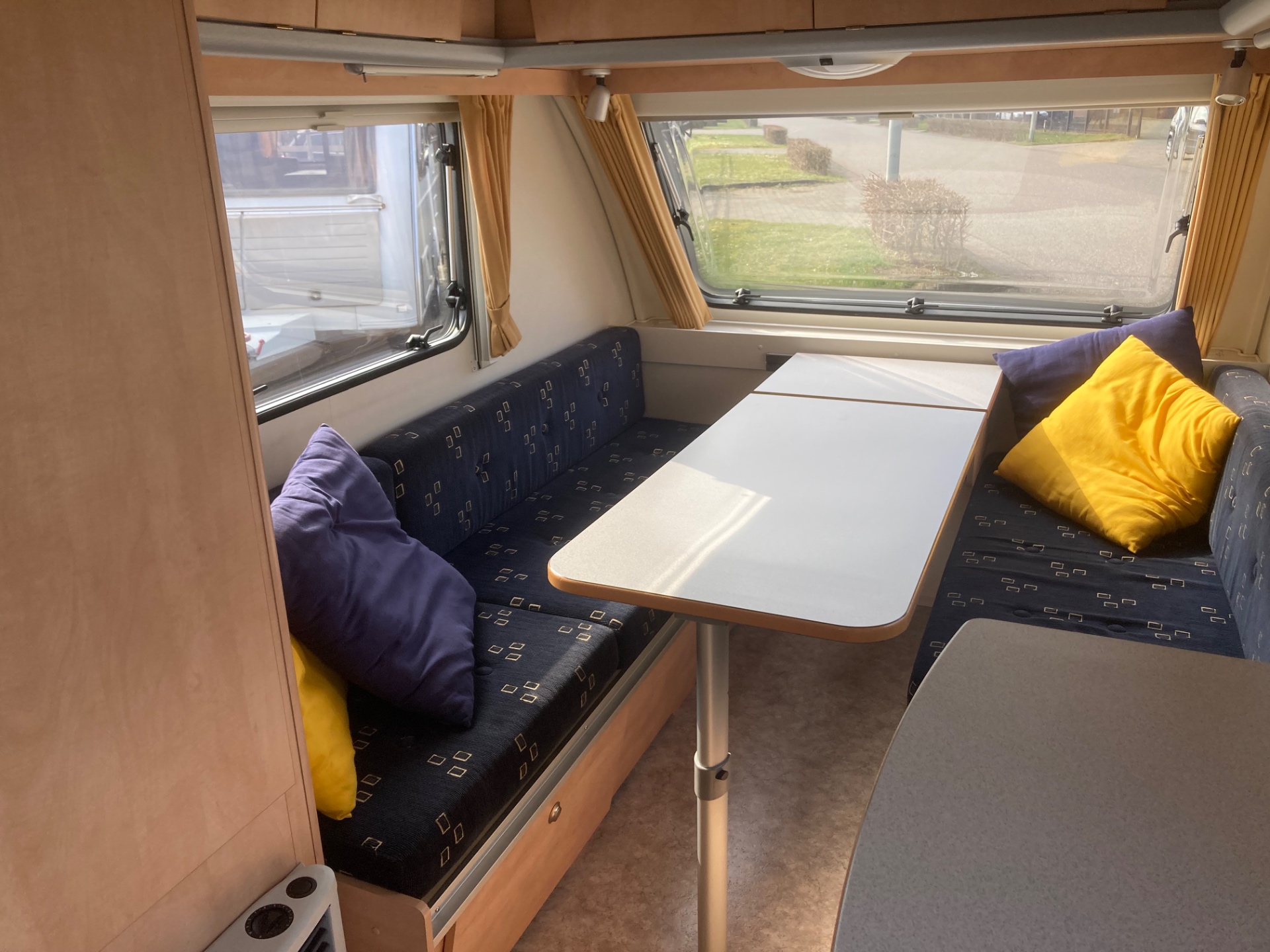 Kip Kompakt 37EK  2004 met gratis gebruikte winterhoes