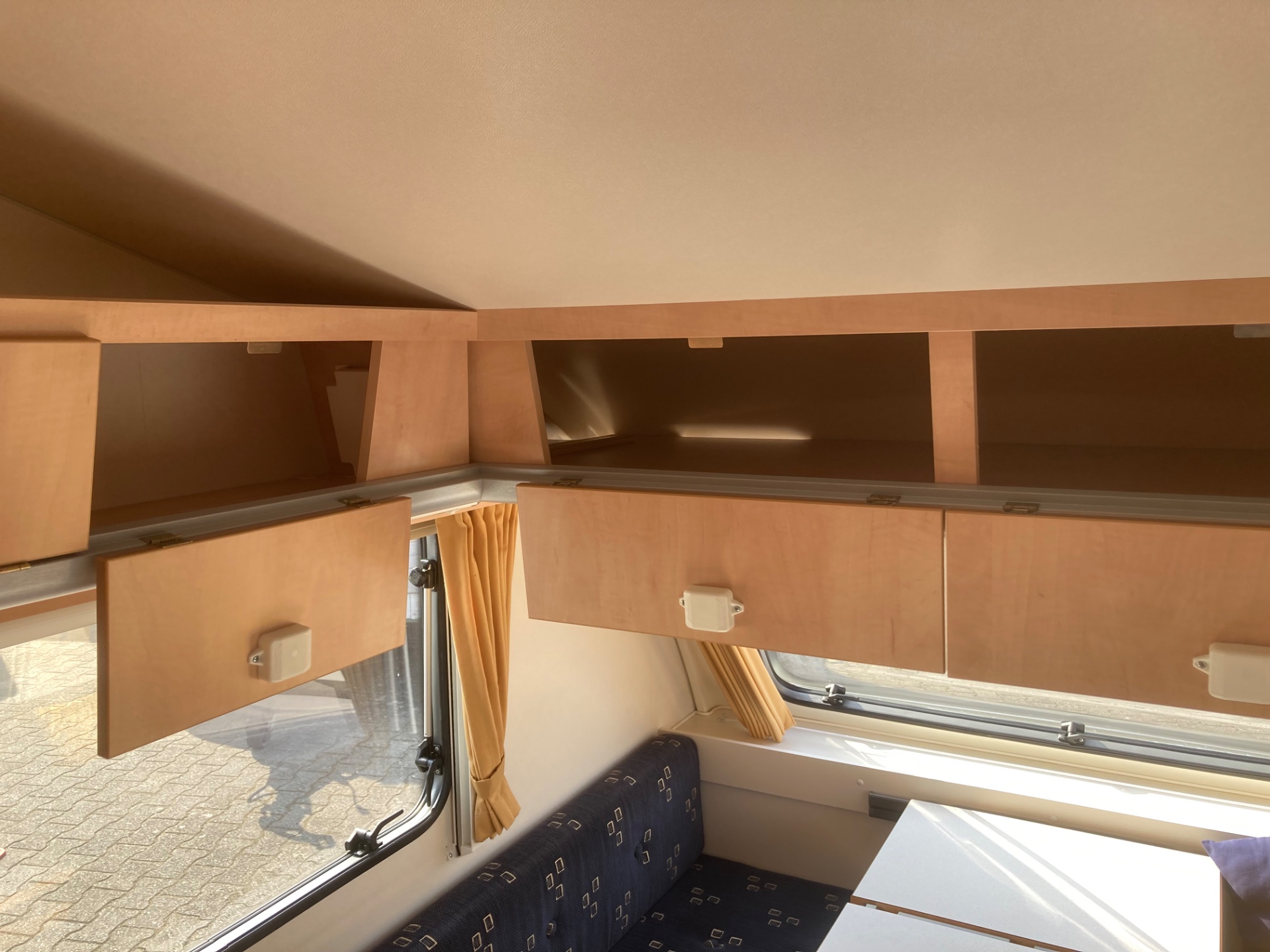 Kip Kompakt 37EK  2004 met gratis gebruikte winterhoes