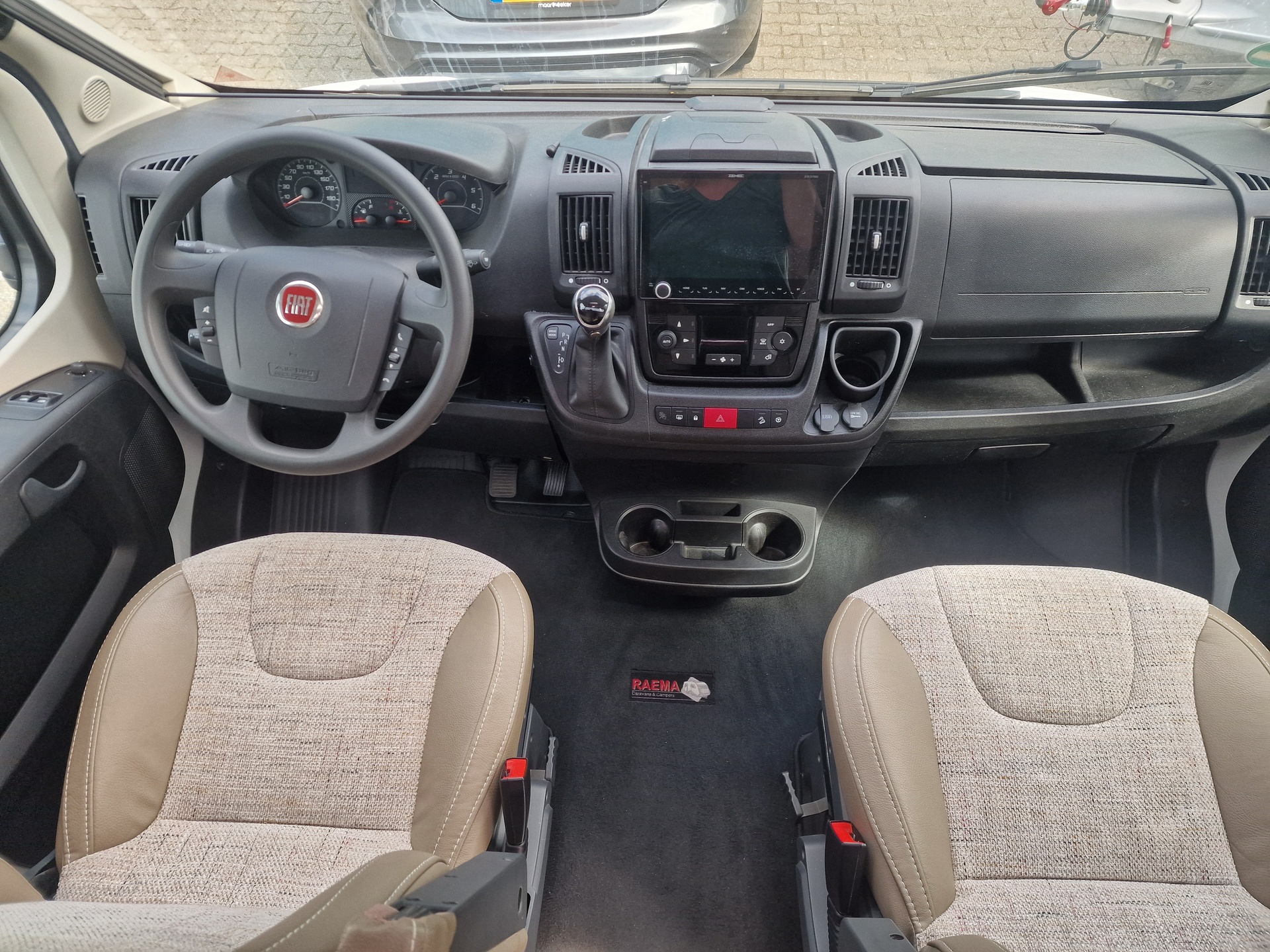 Lmc Element T668G  2020 automaat E&P Levelsysteem 