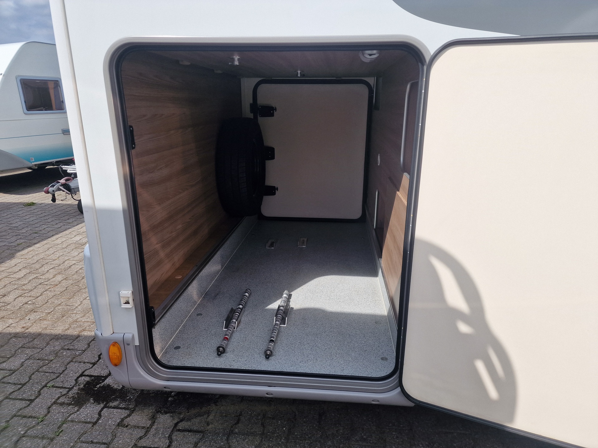 Lmc Element T668G  2020 automaat E&P Levelsysteem 