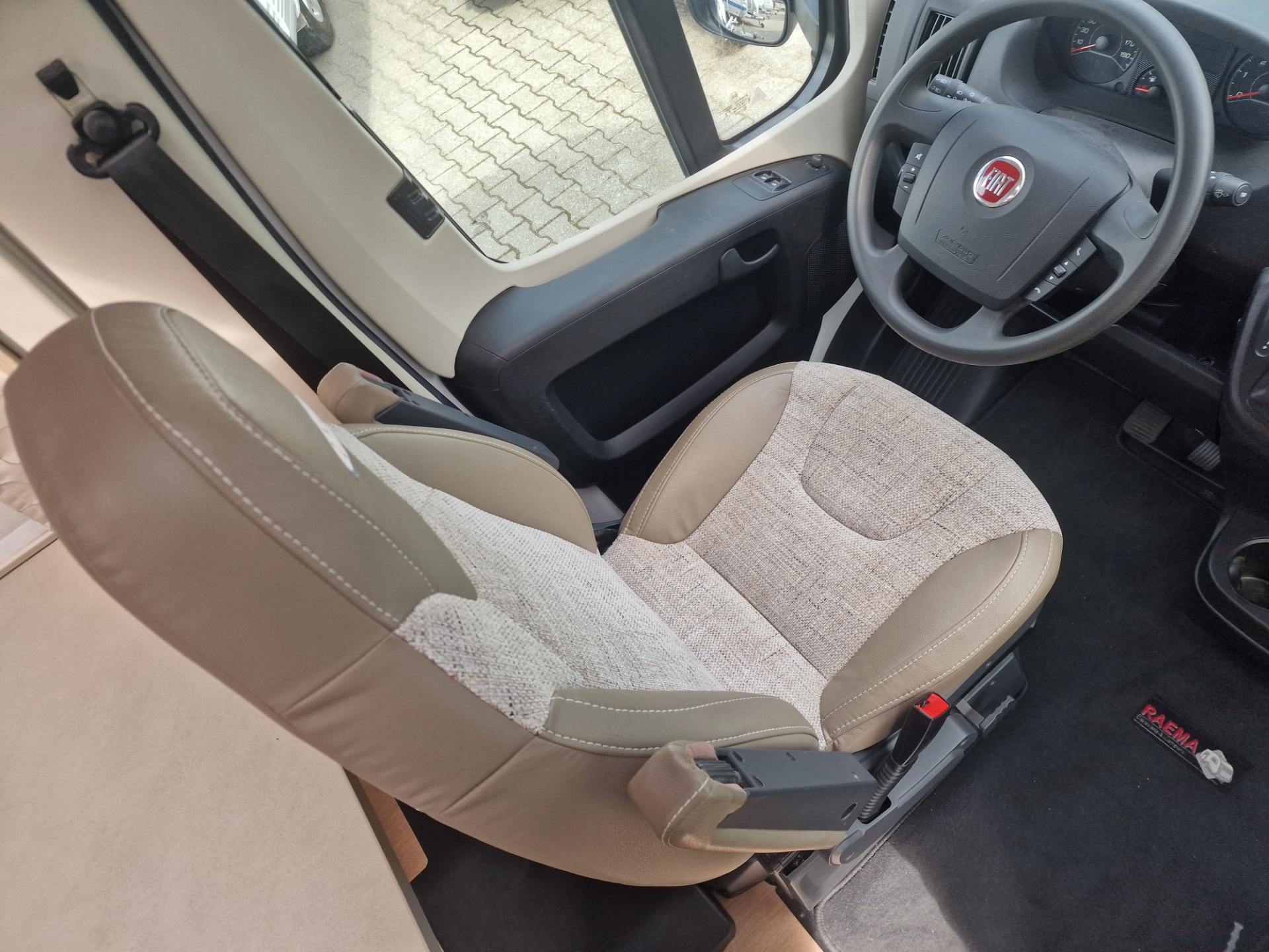 Lmc Element T668G  2020 automaat E&P Levelsysteem 