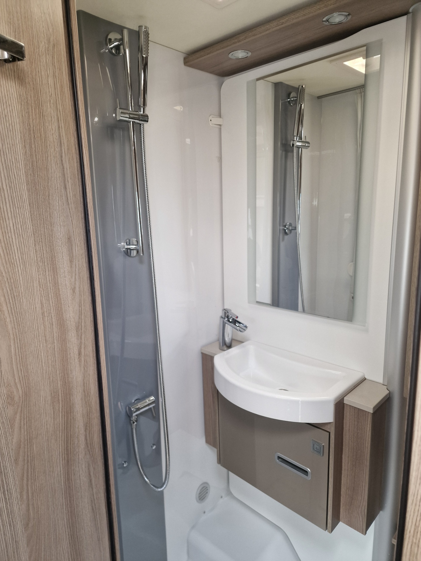 Lmc Element T668G  2020 automaat E&P Levelsysteem 