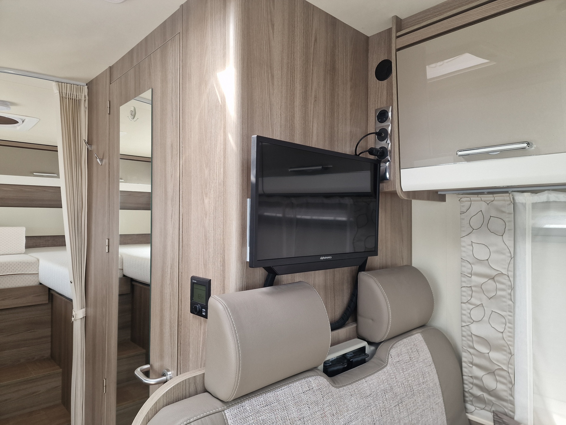 Lmc Element T668G  2020 automaat E&P Levelsysteem 